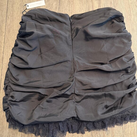 Lovers + Friends Black Ruched Mini Skirt w/ Lace Trim – NWT (Small) - Picture 6 of 9
